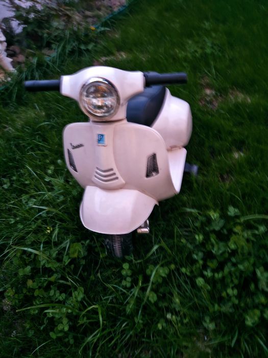 Motocicleta vespa copii