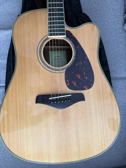 Электро-акустическая гитара Yamaha FGX830C