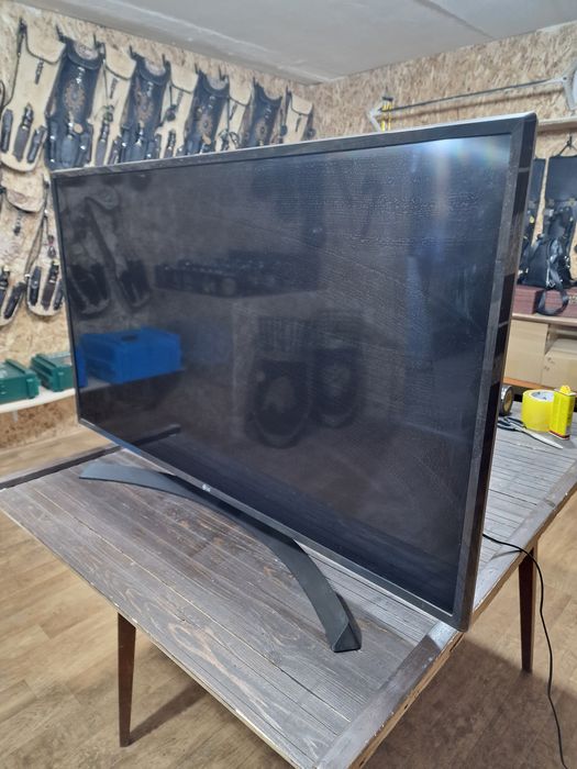 Телевизор LG диагональ 43 108см черный