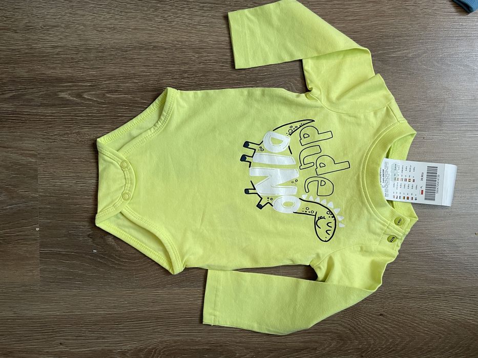 Нов комплект Cocodrillo  3 части/блузка, боди и дънки, шапки и др