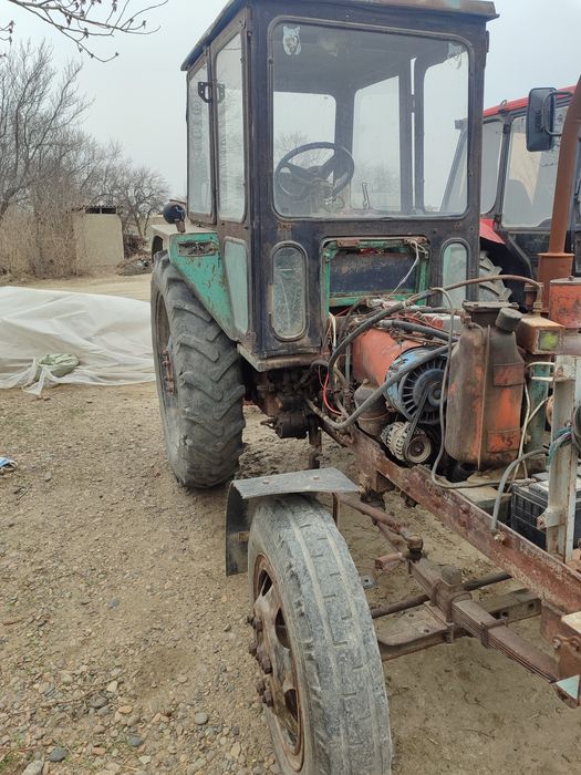 T40 traktor sotiladi