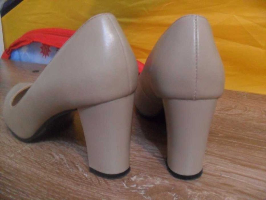 Женские классические туфли