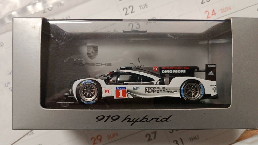 Продавам нови модели на Porsche 1:43