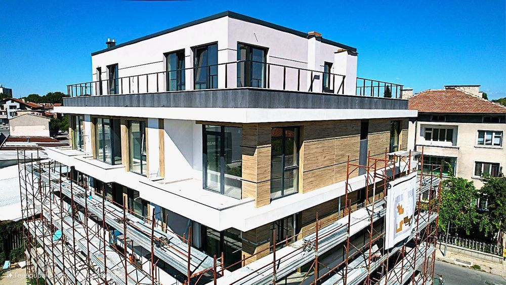 Продава се Четиристаен апартамент в Пловдив, Коматевски възел - 200 кв.м за 1320 €/кв.м - Снимка #1