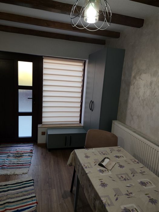Dau in chirie casă ,1 bucătărie 1 baie  1 cameră in mansardă