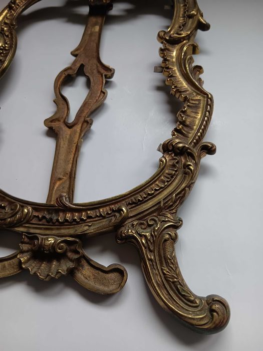 Ramă foto sau o ramă pentru oglindă de masă vintage din bronz masiv, Stil Rococo sau Art Nouveau, Dimensiune 44 cm, veche de colectie