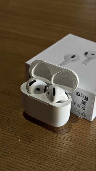 AirPods 4 AirPods pro