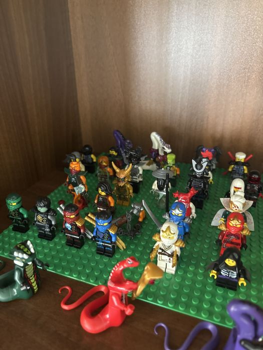 Vând colecție lego Ninjago