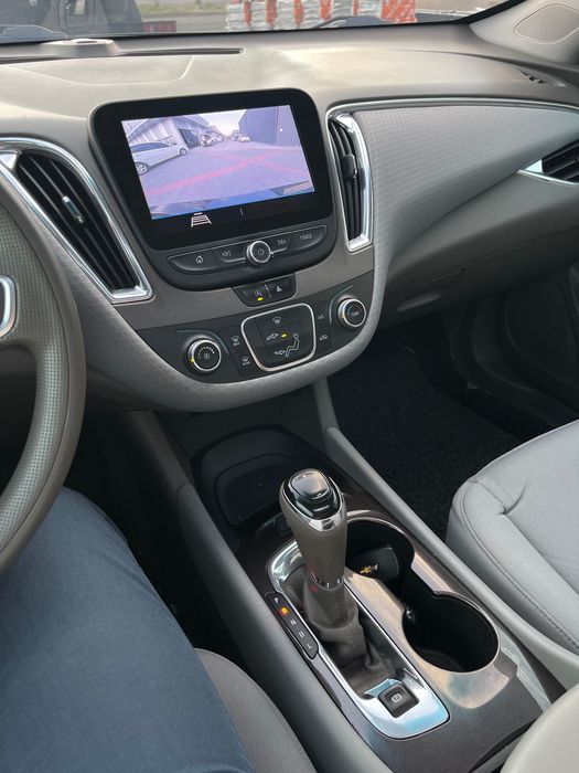Malibu 2  1.5L avtomobil sotiladi !