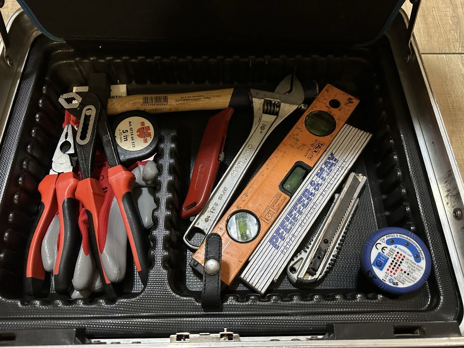 Knipex куфар с инструменти