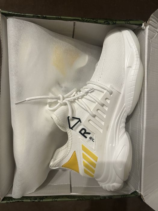 Новые кроссовки