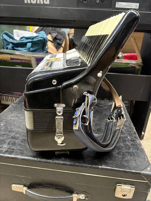 Acordeon italian Marinucci cu 80 de basi