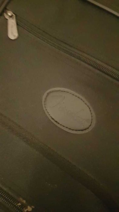 Продам плотный чехол для гитары от Fender