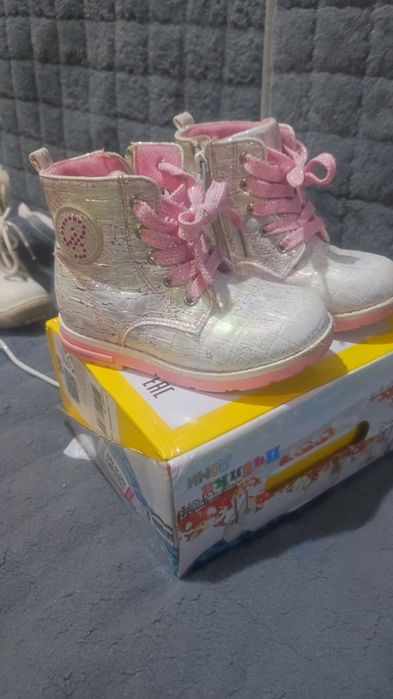 Детская обувь в хорошем состоянии