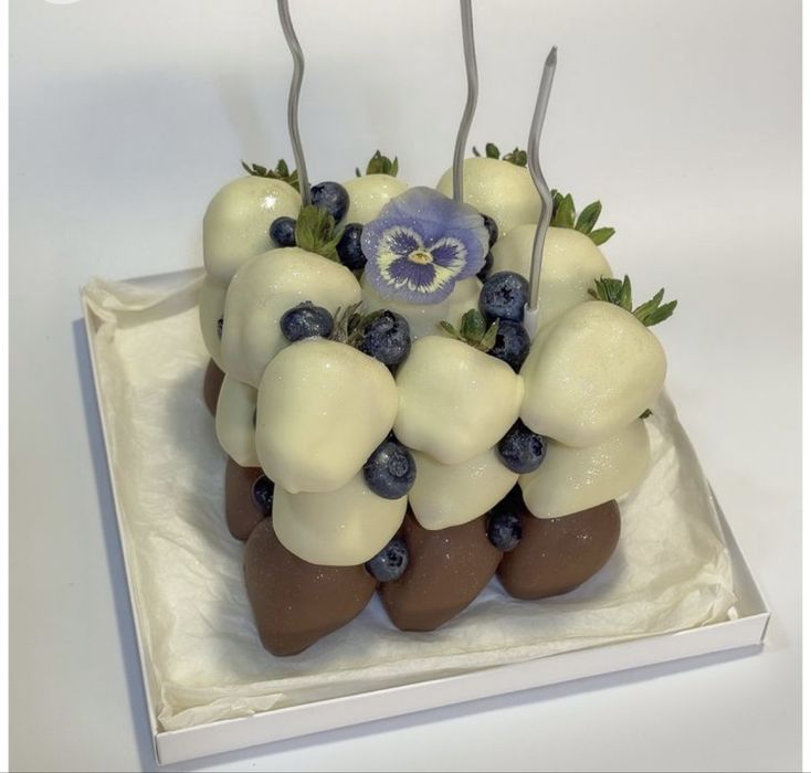 Торт из клубники в шоколаде