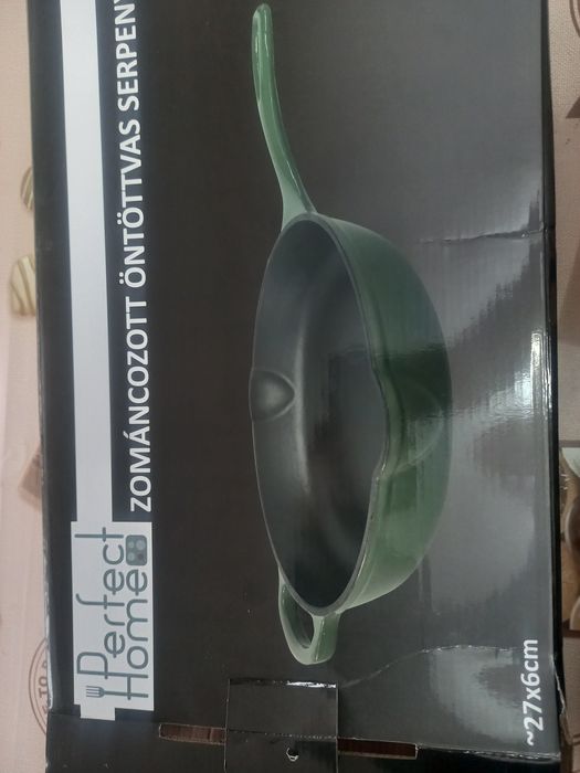 Tigaie fontă emailată 27 cm × 6 cm  119 lei