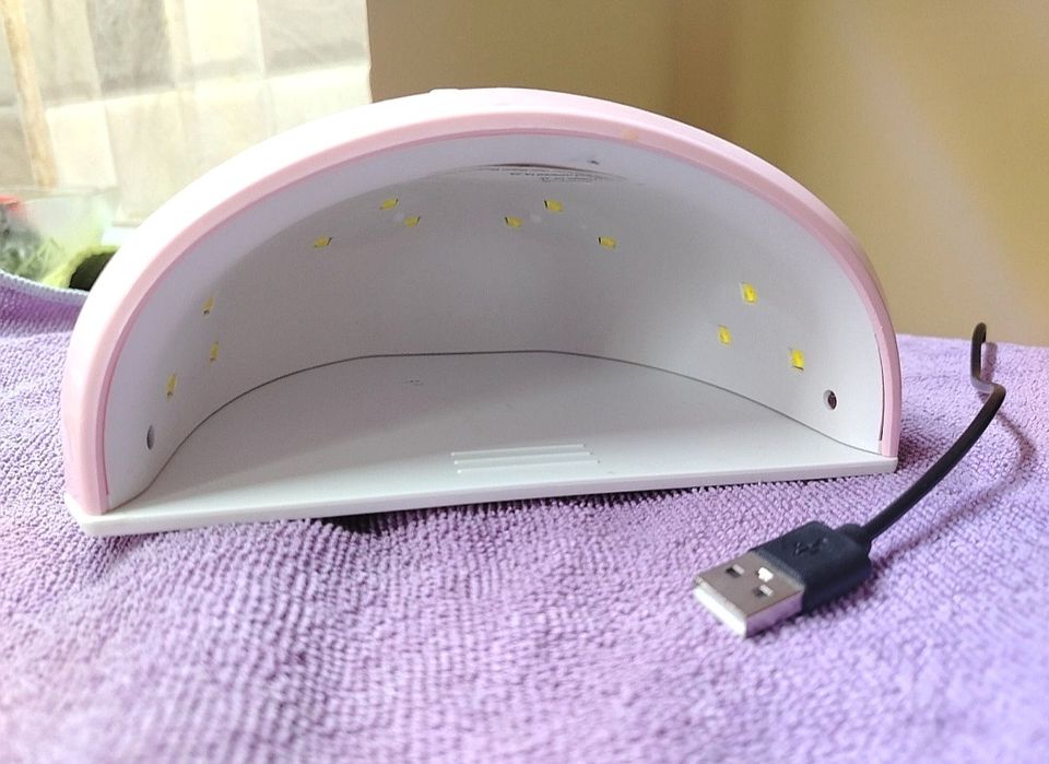 Lampă UV pentru manichiura