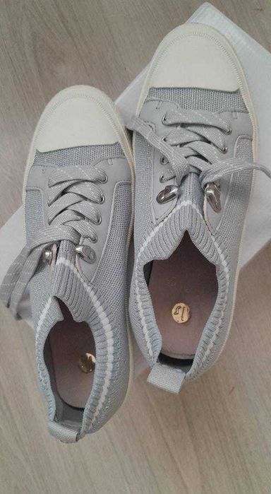 Кецове със сребриста нишка