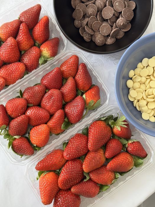 Клубника в шоколаде Алматы