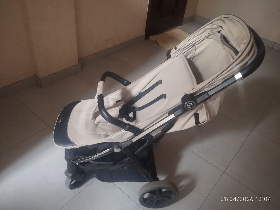 Коляска с сильными укреплениями