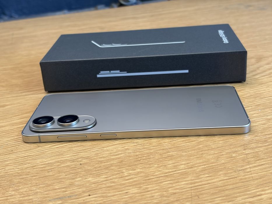 Samsung Galaxy S25 Edge 256GB / 12GB RAM – Titanium Silver – като нов