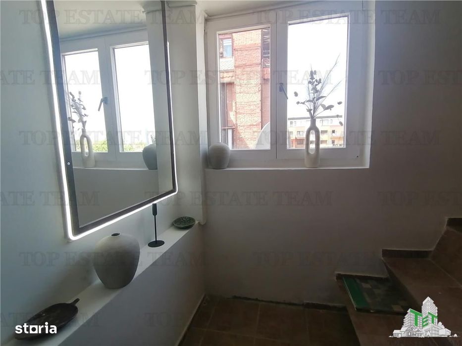 Apartament mansardabil de vanzare