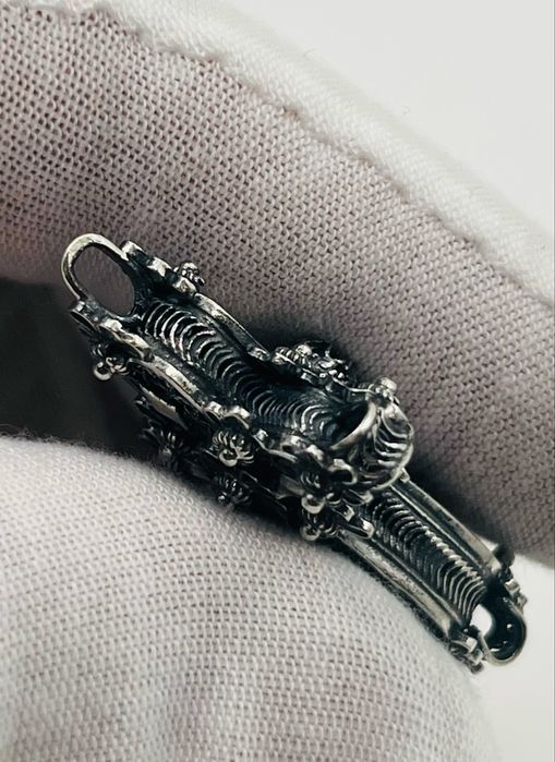 Филигранен сребърен кръст с рубин