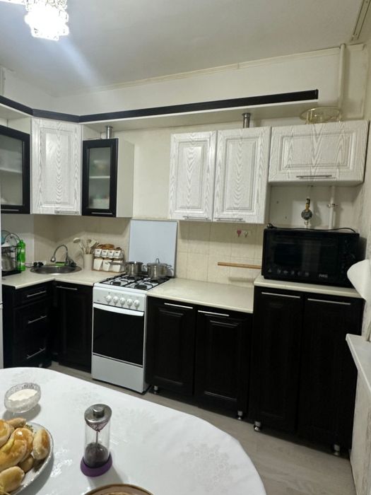 Продам кухонный гарнитур и газовая плиту