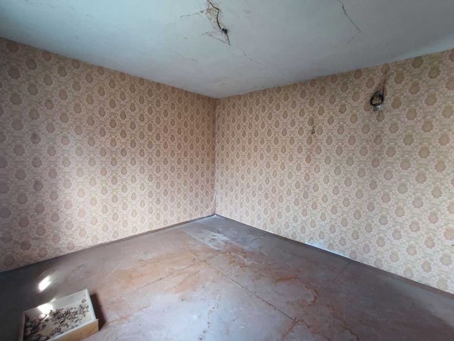 Къща с двор в с. Морава, общ. Свищов