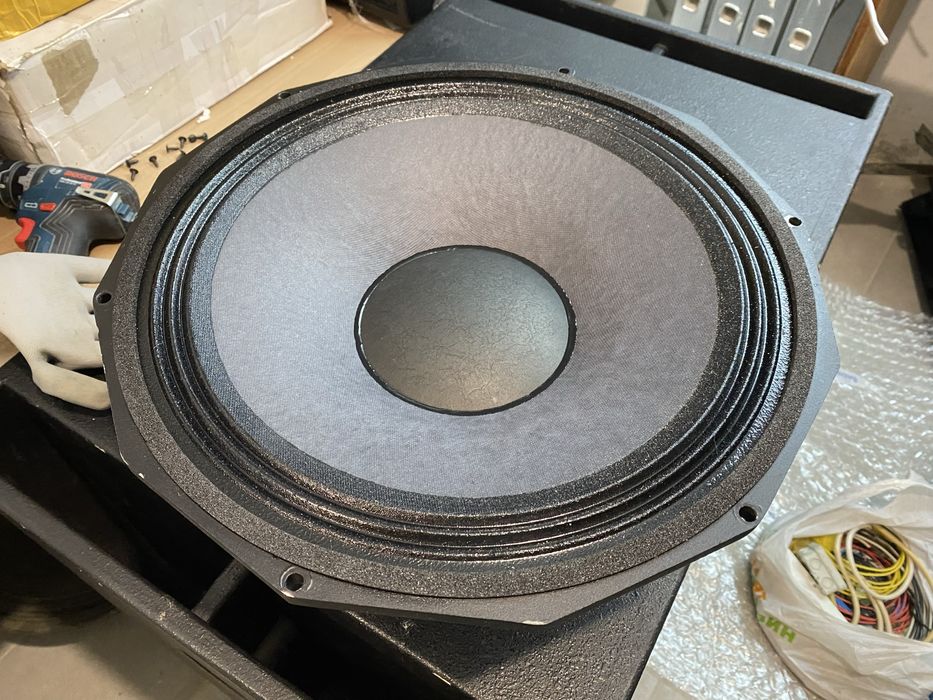 Субуфер бас каса 2на 15ка 1000w rms  10” двойни бас каси