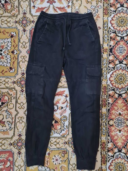 Pantaloni cargo cu buzunare