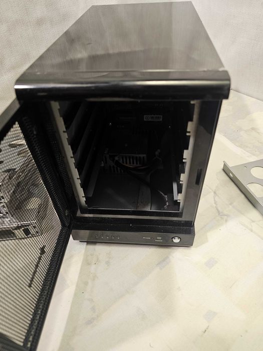 Statie RAID cu 5 bay-uri + stocare de 20 TB (5x4)