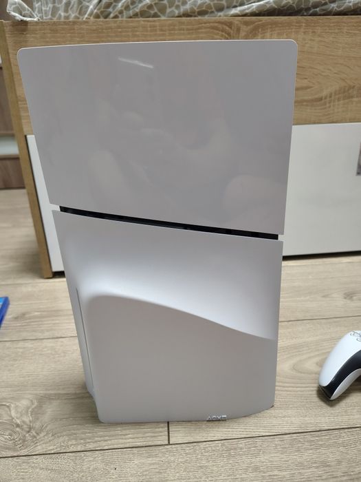 Продавам ps5 в отлично състояние с 10 игри