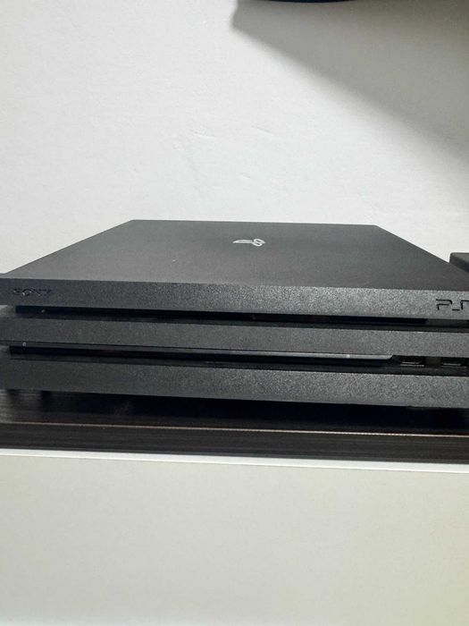 PlayStation 4 Pro 1TB!