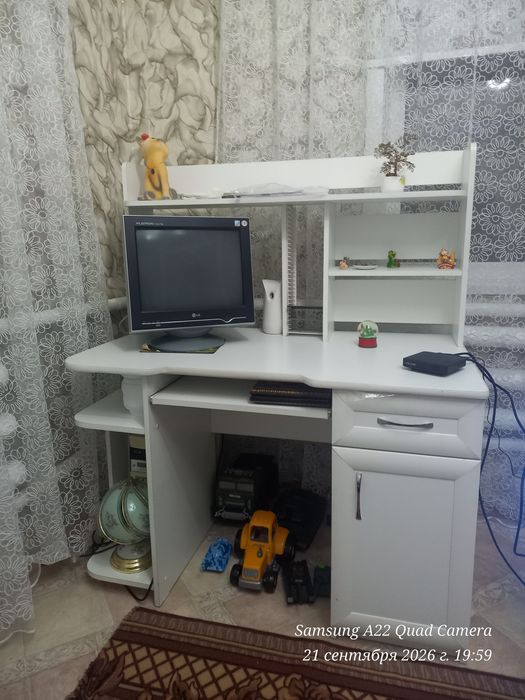 Стол компьютерный