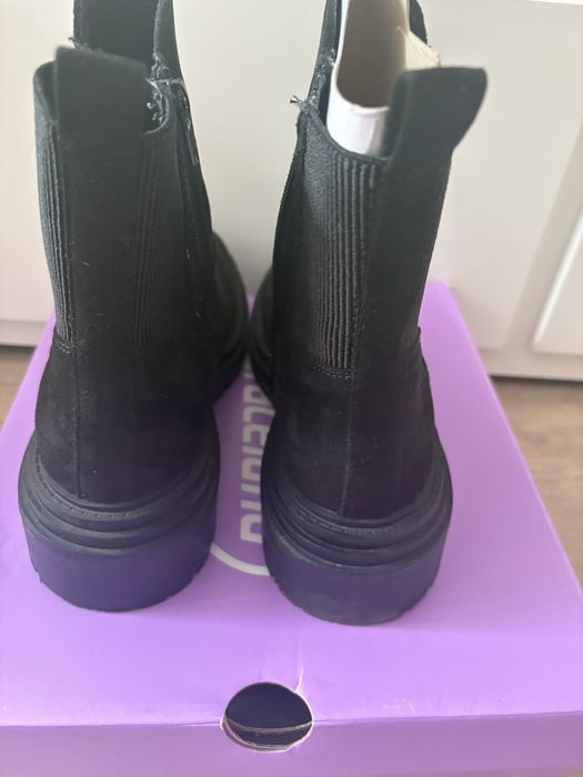 Черни велурени боти