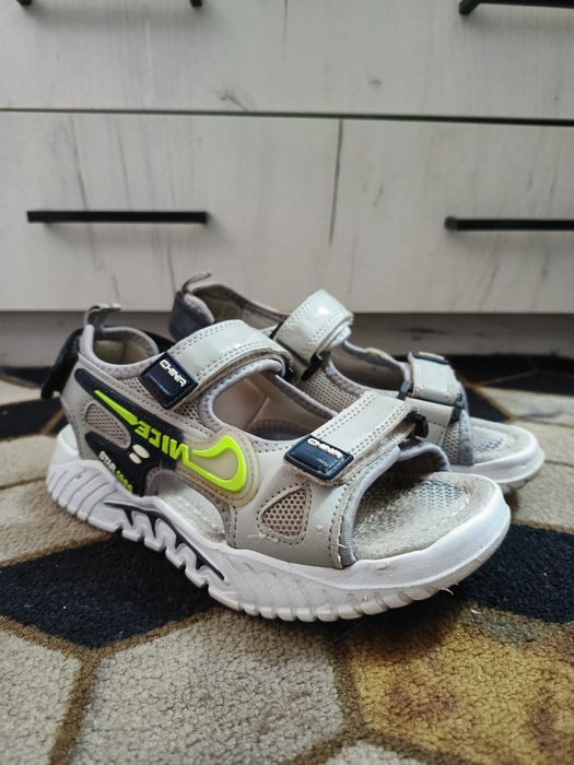 Кроссовки на мальчика