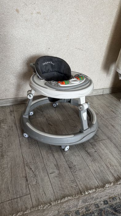 Продам стульчик для кормления и ходунки!