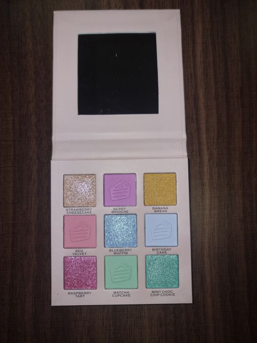 Различна козметика - декоративна и корейска