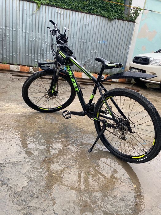 Только один сезон катались