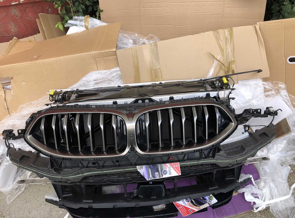 BMW seria 8 - fata completa - far / trager / bara / capota / aripi etc