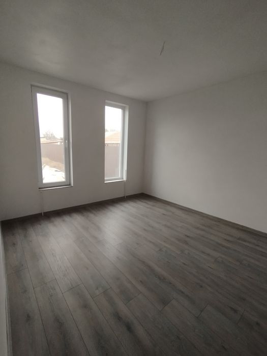 Casă nouă de vânzare