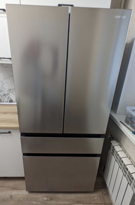 Холодильник Gorenje NRM8181UX серый
