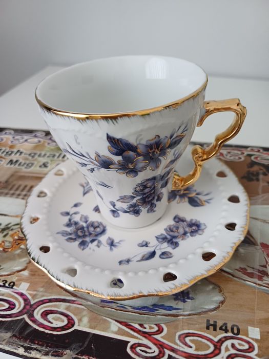 Продам чашки с блюдцами