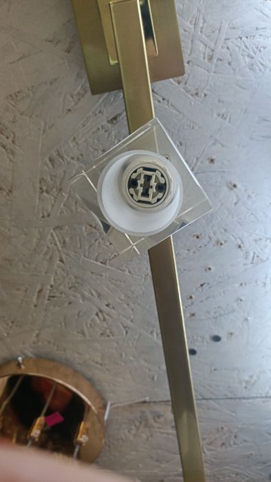 Продам люстру новая