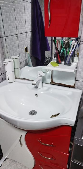 Тумба с зеркалом