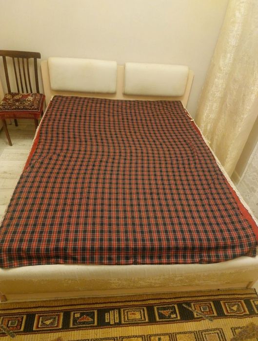 Двуспальная кровать