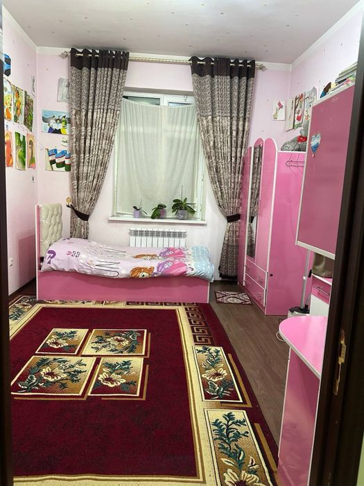 Книжный стол ва кровать сотилади