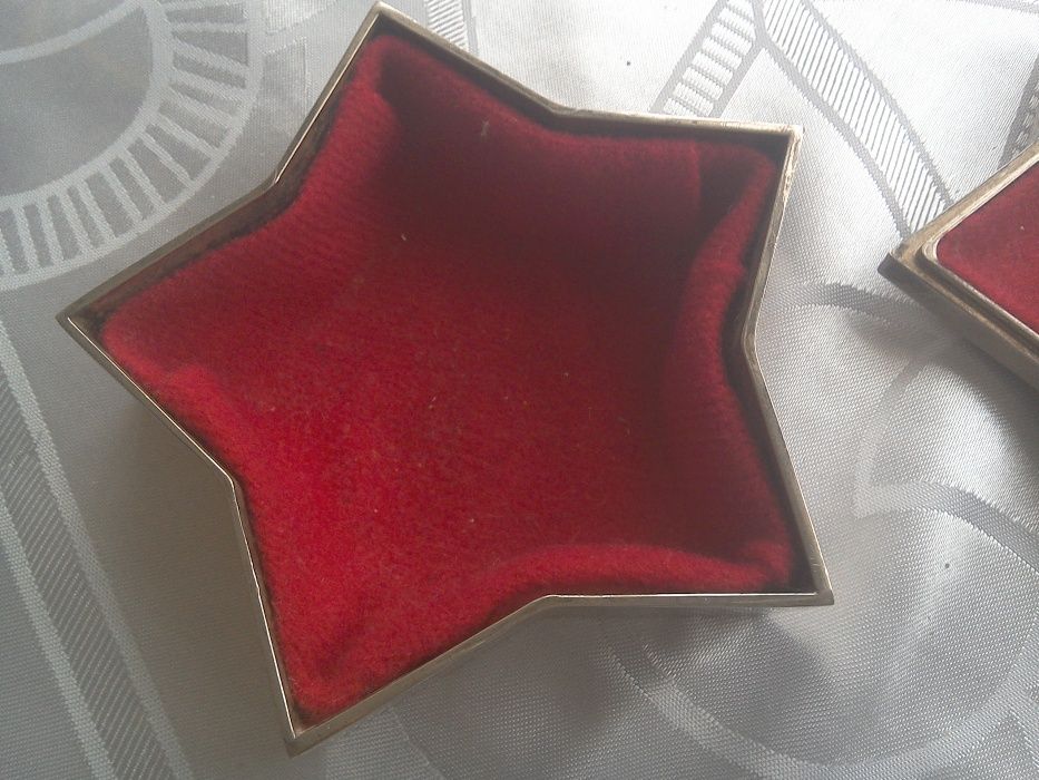 Casetă de bijuterii, alamă argintată, formă stea de mare, căptușită