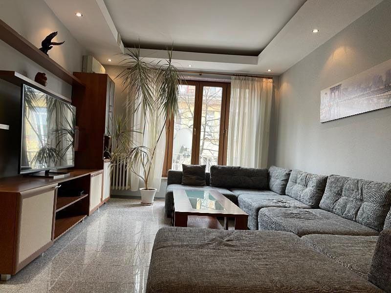 Дава се под наем Двустаен апартамент в София, Център - 65 кв.м за 698.19 € - Снимка #1